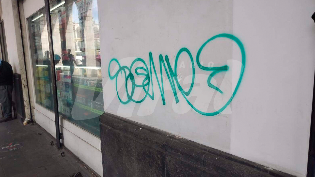 Arequipa: pintas vandálicas afectan la Plaza de Armas y dañan patrimonio